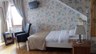Отели типа «постель и завтрак» Rossroe Lodge B&B Canower Семейный номер Делюкс с душем.-3